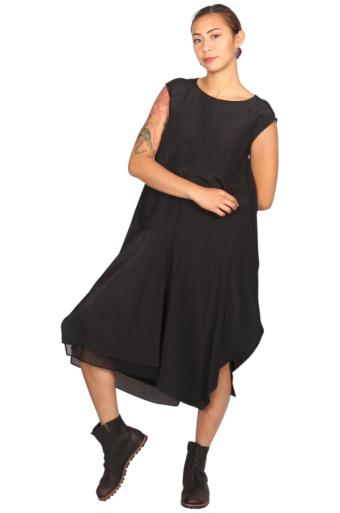 Moyuru Black Dress with Contrast Hem