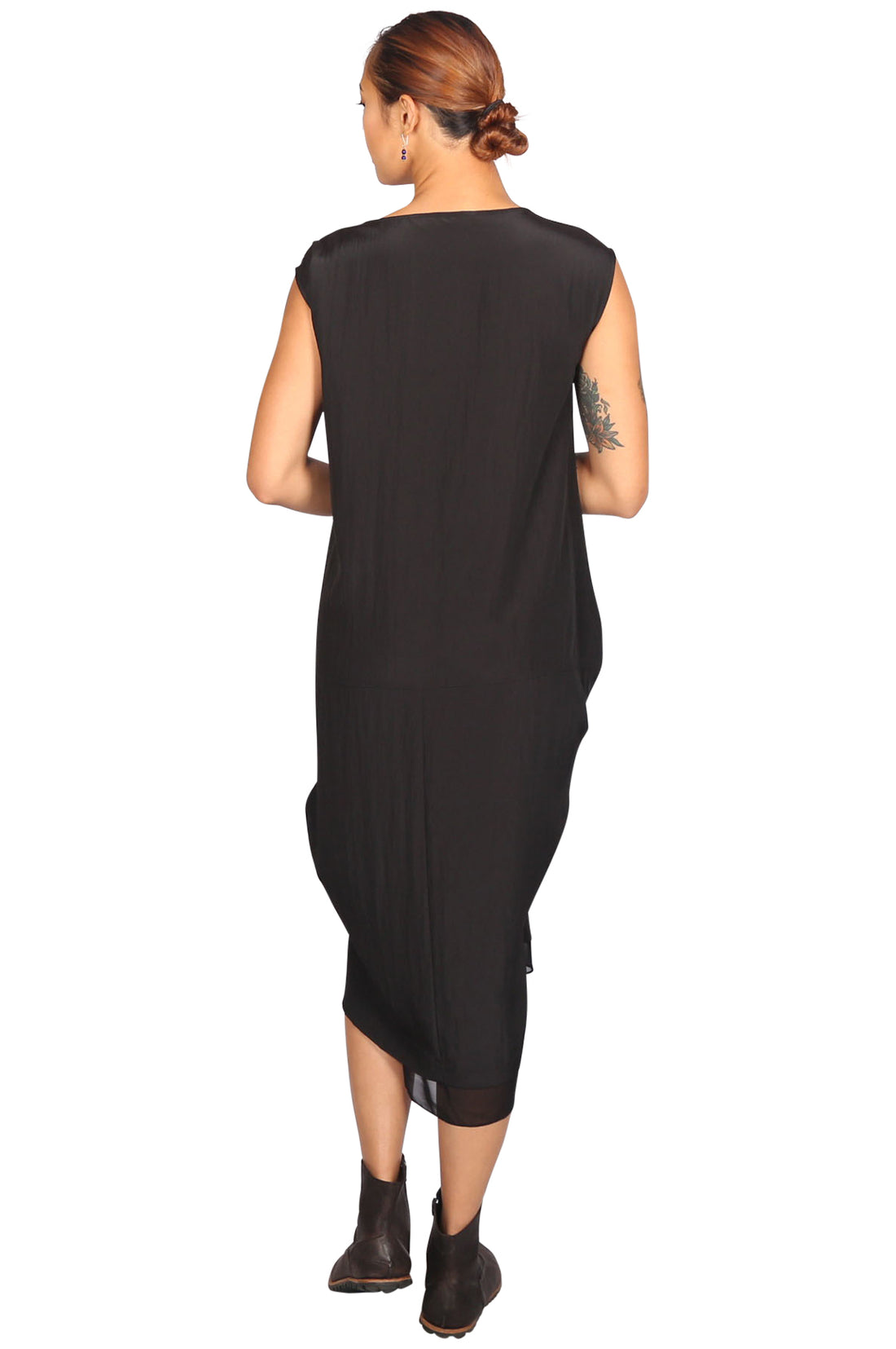 Moyuru Black Dress with Contrast Hem